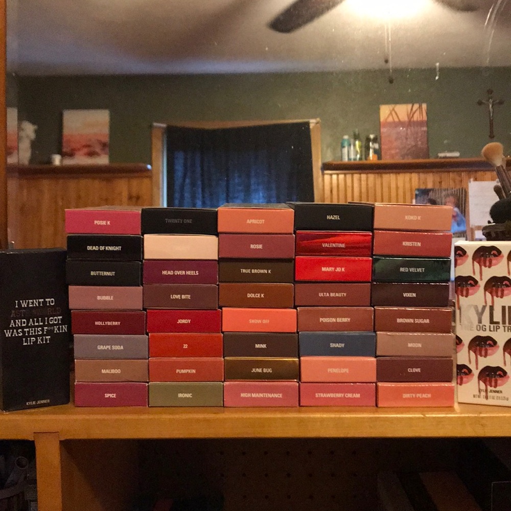 So many Kylie lip kits! Downsizing!